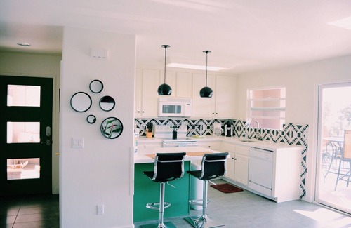 Beach Barber Tract Apartment | SURFRIDER 1 - 2 Bdrm/2 Bath - Steps to WindanSea Beach, La Jolla