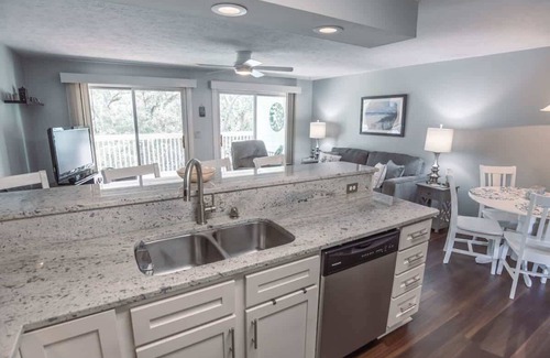 Kure Beach Condo | Surfrider Beach Getaway Cozy 1BR, Beach Access!