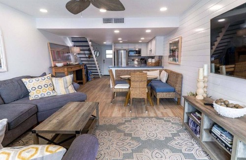 New Smyrna Beach Condo | Surfside Serenity - Beachfront w/Pool & Ocean View