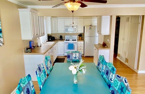 West Newport House | SurfView*7UnitsA/C*Park10Cars14Bikes4Washers7BBQs