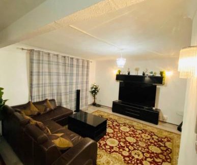 Aldershot House | Surrey Hills Retreat - 2-Bed Near Central London