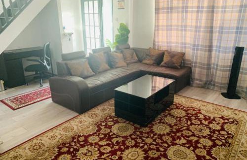 Aldershot House | Surrey Hills Retreat - 2-Bed Near Central London