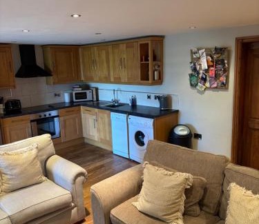 Stratford-upon-Avon House | Surrounded by fields just 3 miles from Stratford - upon Avon - Alveston Pastures Retreat