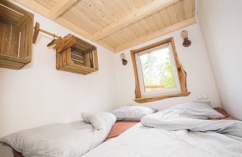 Zernien Cabin | Sustainable tree house BaHu with sauna and hot tub in the middle of nature