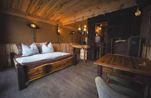 Jameln Cabin | Sustainable vacation: Talpa hobby cave with sauna and hot tub in nature