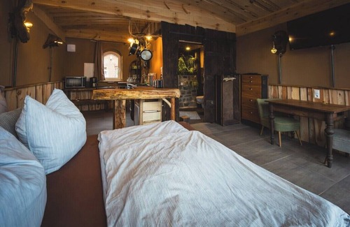 Jameln Cabin | Sustainable vacation: Talpa hobby cave with sauna and hot tub in nature