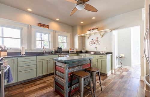 Central Sacramento House | Sutter Midtown 3bd Historic Home w/Swimming Pool *Virtual Tour