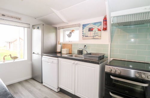 Bacton Cottage | SUZANNE'S BEACH HUT, pet friendly, country holiday cottage in Walcott