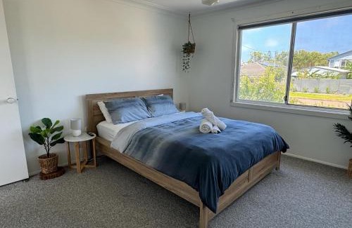 Anna Bay House | Suzie Q - Spacious 4BR home - 150m to beach - Pet Friendly