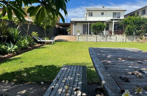 Anna Bay House | Suzie Q - Spacious 4BR home - 150m to beach - Pet Friendly
