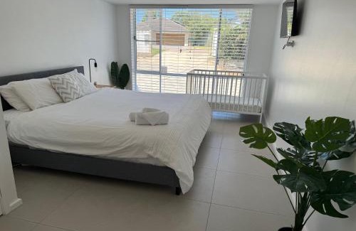 Anna Bay House | Suzie Q - Spacious 4BR home - 150m to beach - Pet Friendly