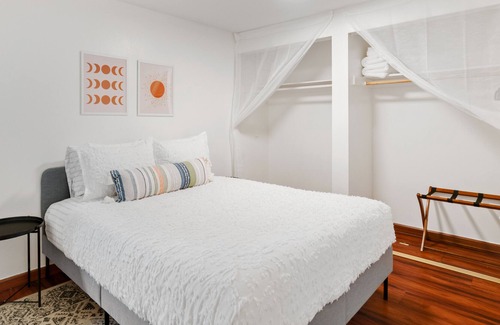 Cedar Hills House | SW Portland Retreat, Full amenities, kitchen + W/D