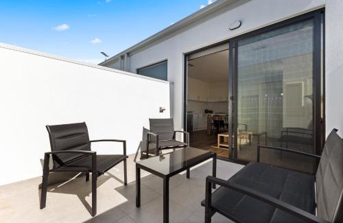 Port Adelaide House | Swainson on College