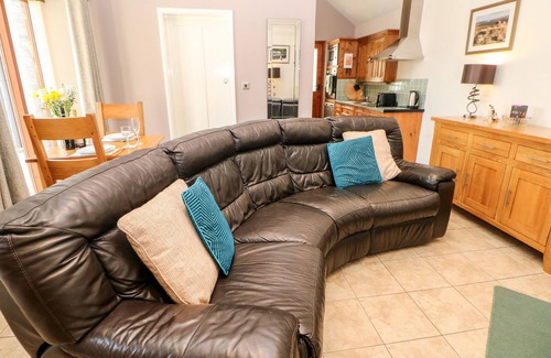 Millers Dale Cottage | SWALLOW BARN, pet friendly, character holiday cottage in Priestcliffe