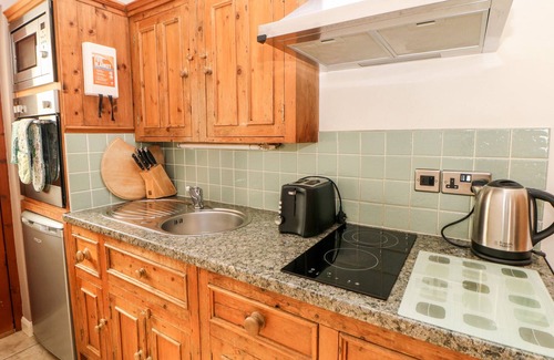 Millers Dale Cottage | SWALLOW BARN, pet friendly, character holiday cottage in Priestcliffe