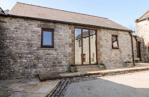 Millers Dale Cottage | SWALLOW BARN, pet friendly, character holiday cottage in Priestcliffe