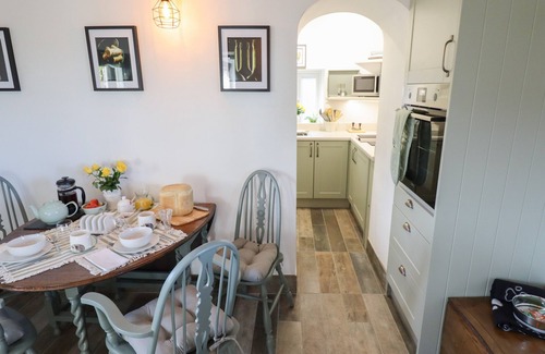 Glentham Cottage | SWALLOW'S NEST, pet friendly, with open fire in Hibaldstow