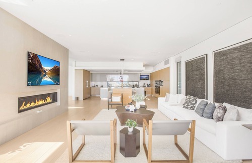 The Bird Streets Villa | Swallow Sanctuary - A Modern Marvel in the Heart of LA