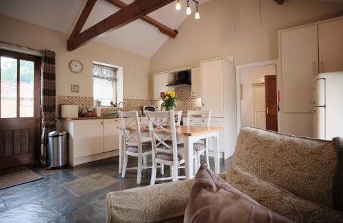 Folkton House | Swallows Nest Cottage