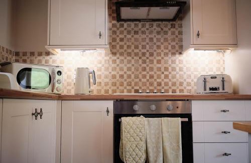 Folkton House | Swallows Nest Cottage