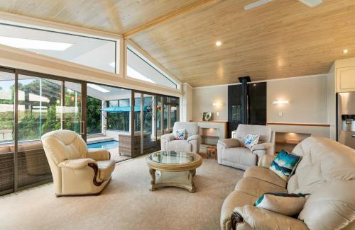 Paihia House | Swallows Nest - Paihia Holiday Home