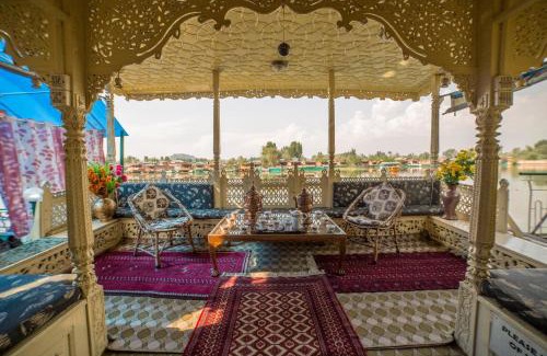 Srinagar Boat Rental | Swan Group of Houseboats, Golden Dal Lake