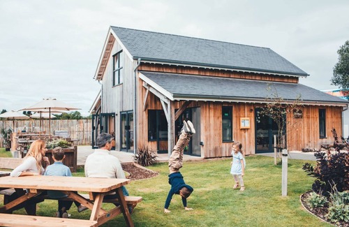 Cirencester House | Swan's Rest (HM103), Lower Mill Estate, Cotswolds
