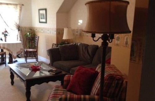 Marshfield Bed & Breakfast | Swan Song Inn
