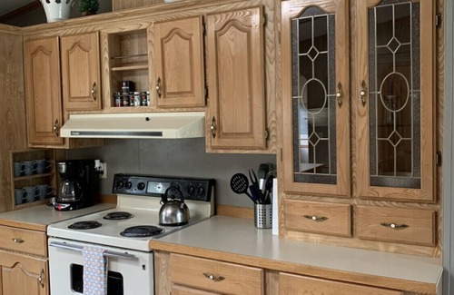 Irwin House | Swan Valley Palisades Creek Retreat. Enjoy the creek right out your front door!