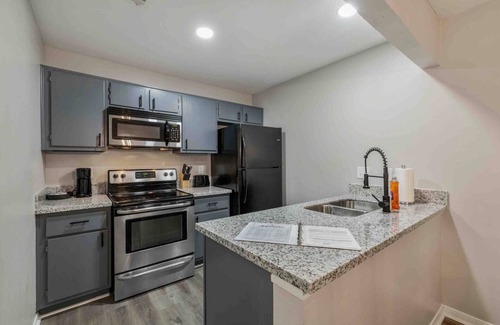Southwood Valley Apartment | Swanky AgPad - less than 10 min to Kyle field