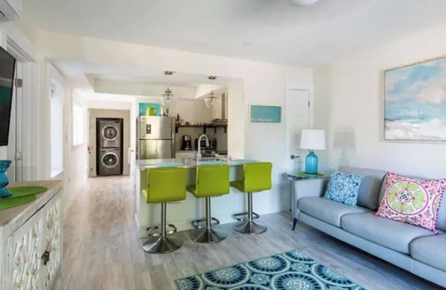 Kennebunk House | Swanky Flat in the Heart of Dock Square, SUPER CLEAN! WALK TO EVERYTHING!