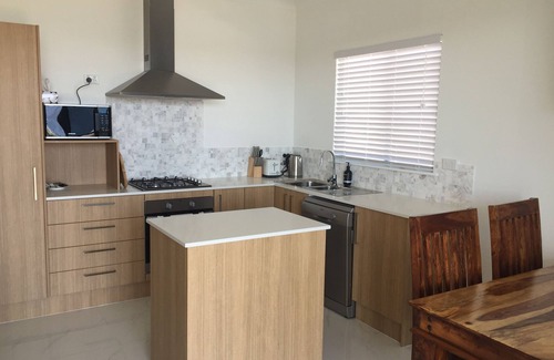 Swansea House | Swansea Lakeside Retreat is a large property on the shores of Lake Macquarie