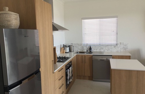 Swansea House | Swansea Lakeside Retreat is a large property on the shores of Lake Macquarie