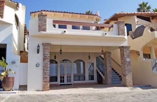 Las Gaviotas Cottage | Sweeping Ocean and Surf View, Closest to Beach, Best Floor plan, New Kitchen!