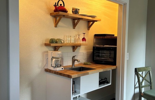 Bend Apartment | sweet apartment in trees pet friendly
