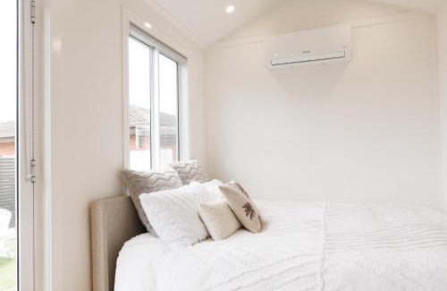 Wollongong Ski Chalet | Sweet beautiful TINY HOME with pool and 2 minute drive to the beach