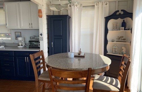 Rockport Cottage | Sweet, Bright, Water Views & 2 min walk to Beach Discounts available see below