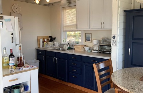 Rockport Cottage | Sweet, Bright, Water Views & 2 min walk to Beach Discounts available see below