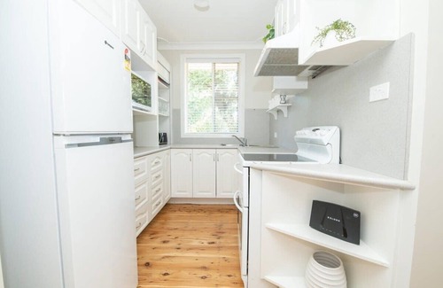 Orange House | Sweet Caroline - Sunny & Spacious, Sleeps 6