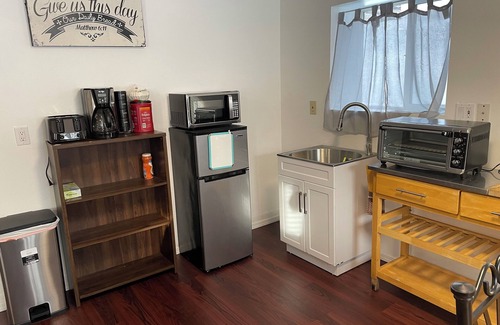 Northeast Anchorage House | Sweet Caroline w/Mtn view. Entire Downstairs Unit. Quiet family-friendly