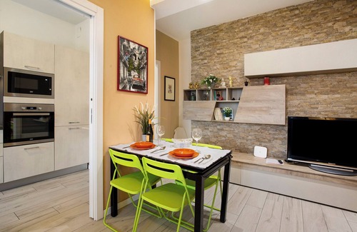 Affori Apartment | Sweet Chloe Milano Apartment with a Balcony and Wi-Fi