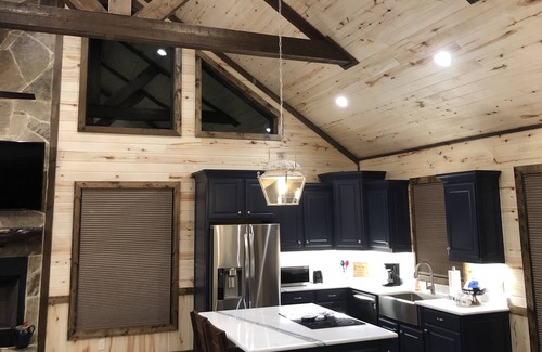 Wills Point Cabin | Sweet Escape-Brand New Luxury Log Cabin