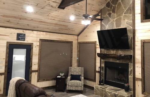 Wills Point Cabin | Sweet Escape-Brand New Luxury Log Cabin