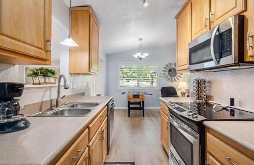 Groveland House | Sweet Haven - Home with EV Charger near Yosemitetby RedAwning