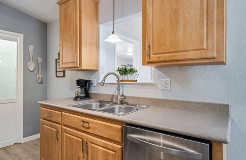Groveland House | Sweet Haven - Home with EV Charger near Yosemitetby RedAwning