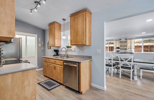 Groveland House | Sweet Haven - Home with EV Charger near Yosemitetby RedAwning
