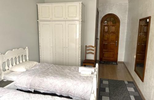 Old Boulevard Hotel | Sweet Home at Ninoshvili 3