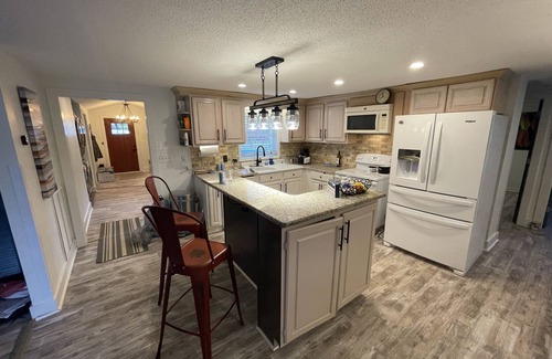 Alexander City House | {Sweet Home Oakachoy} lake-front on Lake Martin