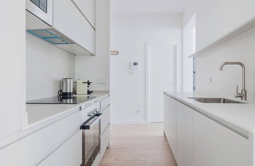 Golden Triangle of Art Apartment | Sweet Huertas Cortes 3BR w/Doorman, Balcony, A/C, by Blueground