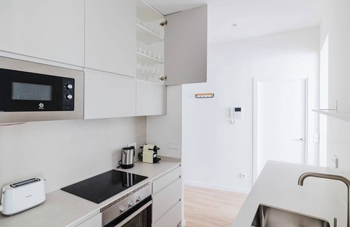 Golden Triangle of Art Apartment | Sweet Huertas Cortes 3BR w/Doorman, Balcony, A/C, by Blueground
